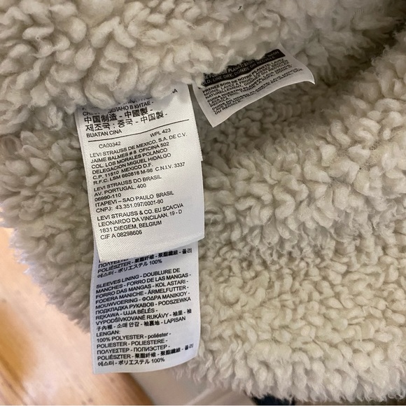 Levi’s Sherpa Lined Jean Jacket - Picture 4 of 7